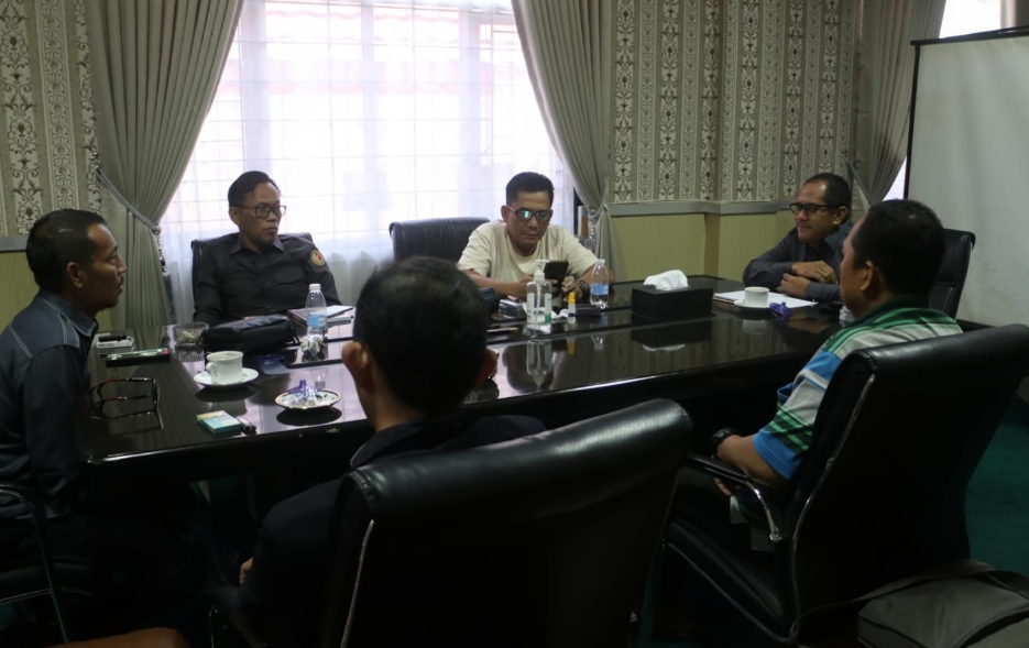 Rapat Bersama Pimpinan Bawaslu Provinsi Sumatera Selatan mematangkan penyusunan Indikator Kinerja Utama (IKU) sebagai upaya memperkuat akuntabilitas dan tata kelola kelembagaan hingga tingkat kabupaten/kota, Selasa (11/08/2026).